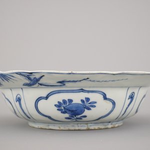 A Chinese porcelain blue and white Ming dynasty Wan-Li klapmuts bowl, 16th C. — 照片 7