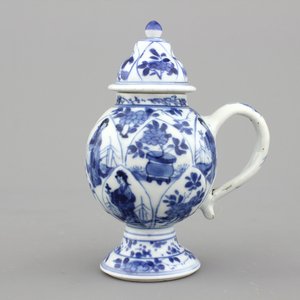 A Chinese porcelain blue and white mustard pot, Kangxi, ca. 1700 — 照片 1