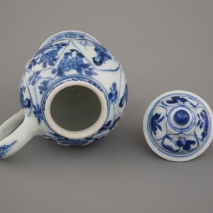 A Chinese porcelain blue and white mustard pot, Kangxi, ca. 1700 — 照片 4