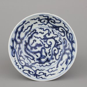 A Chinese porcelain blue and white saucer plate, Kangxi, ca. 1700 — photo 1