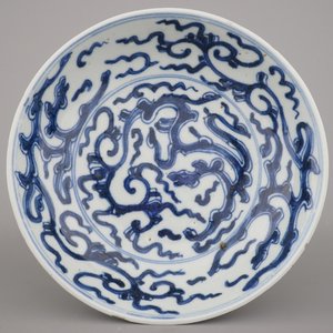 A Chinese porcelain blue and white saucer plate, Kangxi, ca. 1700 — photo 2