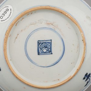 A Chinese porcelain blue and white saucer plate, Kangxi, ca. 1700 — photo 3