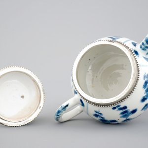 A Chinese porcelain blue and white teapot, silver-mounted, Kangxi, ca. 1700 — photo 6