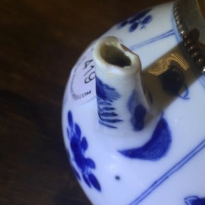 A Chinese porcelain blue and white teapot, silver-mounted, Kangxi, ca. 1700 — photo 10