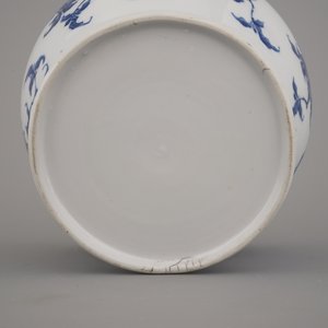 A Chinese porcelain blue and white vase with pomegranate design, 18/19th C. — 照片 8
