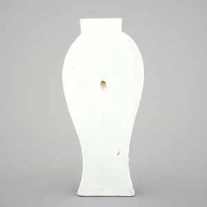 A Chinese porcelain blue and white wall vase, Qianlong, 18th C. — 照片 3