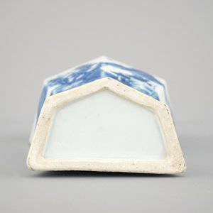 A Chinese porcelain blue and white wall vase, Qianlong, 18th C. — 照片 6