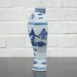 A Chinese porcelain blue and white wall vase, Qianlong, 18th C. — 照片 8