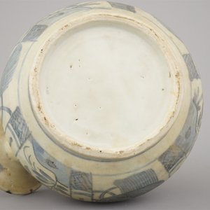 A Chinese porcelain blue and white Wan-Li Hatcher Cargo kendi, ca. 1643 — photo 7