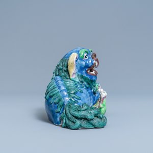 A Chinese porcelain 'Buddhist lion and cub' group on carved wooden stand, 19th C. — photo 5