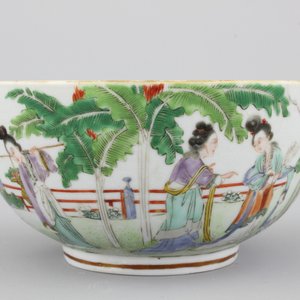 A Chinese porcelain Canton famille verte bowl, early 19th C. — photo 3
