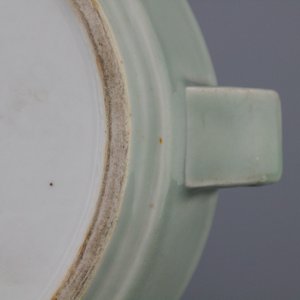 A Chinese porcelain celadon plate warmer, 18/19th C. — 照片 3