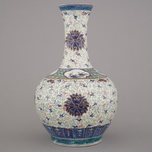 A Chinese porcelain doucai and gilt bottle vase, 19th C. — 照片 6