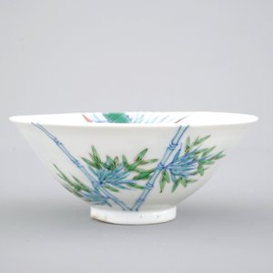 A Chinese porcelain doucai phoenix bowl, 19th C — photo 2
