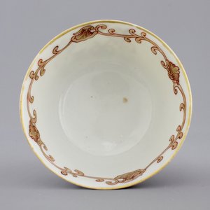A Chinese porcelain famille rose and gilt armorial monogrammed teapot with a cup and saucer, 18th C. — photo 14