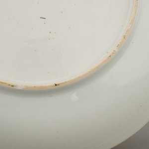 A Chinese porcelain famille rose dish, Qianlong, 18th C. — photo 5