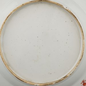 A Chinese porcelain famille rose dish, Yongzheng, ca. 1720 — photo 3