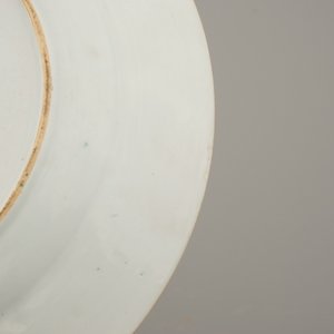 A Chinese porcelain famille rose plate, 18th C. — photo 3