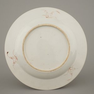 A Chinese porcelain famille rose plate, 18th C. — photo 4