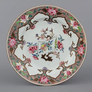 A Chinese porcelain famille rose plate, Yongzheng, 18th C. — 照片 1