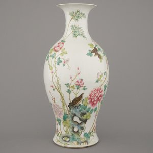 A Chinese porcelain famille rose quail vase, Guangxu, 19th C. — 照片 2