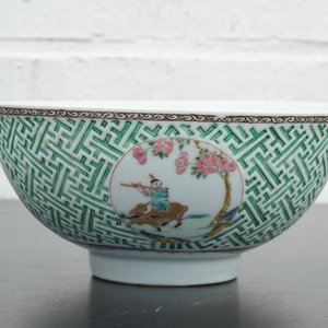 A Chinese porcelain famille rose relief-decorated bowl, Yongzheng, 1722-1735 — 照片 6
