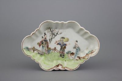 Petit plat pour cuillères en porcelaine de Chine, famille rose, 18e