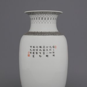 A Chinese porcelain famille rose vase, Republic period, 20th C. — 照片 3