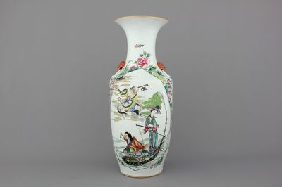 A Chinese porcelain famille rose vase with immortals, 19/20th C.