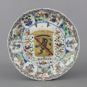 A Chinese porcelain famille verte "Provinces" plate, Kangxi or Yongzheng, ca. 1720 — photo 1
