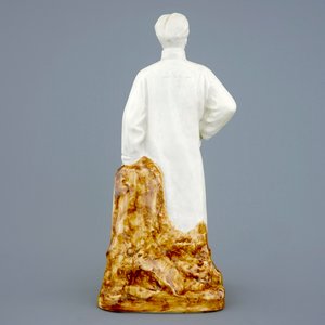 A Chinese porcelain figure of a communist leader, 20th C. — photo 3