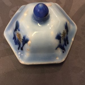 A Chinese porcelain five-piece lavender garniture , Qianlong, 18th C — photo 12