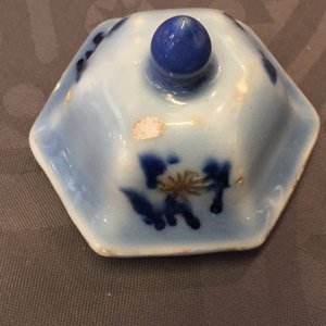 A Chinese porcelain five-piece lavender garniture , Qianlong, 18th C — photo 13
