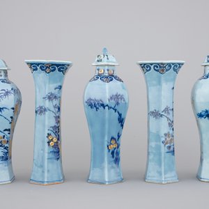 A Chinese porcelain five-piece lavender garniture , Qianlong, 18th C — photo 4