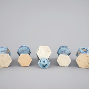 A Chinese porcelain five-piece lavender garniture , Qianlong, 18th C — photo 6