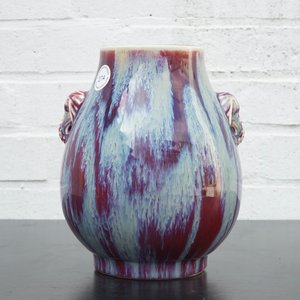 A Chinese porcelain flambe hu-shaped vase with elephant handles, 19/20th C. — 照片 11