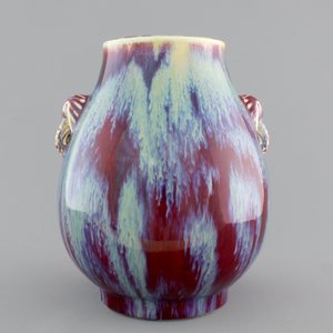 A Chinese porcelain flambe hu-shaped vase with elephant handles, 19/20th C. — 照片 4