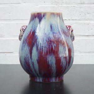 A Chinese porcelain flambe hu-shaped vase with elephant handles, 19/20th C. — 照片 9