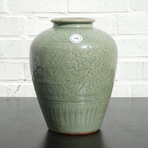 Een Chinese celadon vaas met ingekerfd decor, Ming Dynastie — foto 12