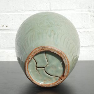 Een Chinese celadon vaas met ingekerfd decor, Ming Dynastie — foto 7