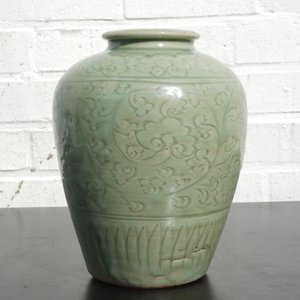 Een Chinese celadon vaas met ingekerfd decor, Ming Dynastie — foto 10