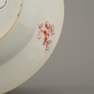 A Chinese porcelain Kakiemon style plate, Qianlong, 18th C. — photo 3