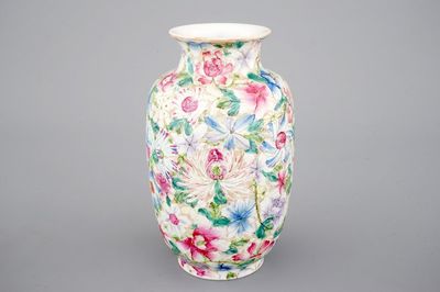 A Chinese porcelain millefleurs vase, 19/20th C.