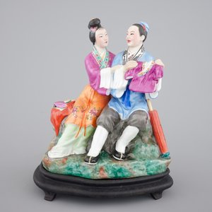 A Chinese porcelain model of an amorous couple, on wooden stand, 20th C. — photo 2