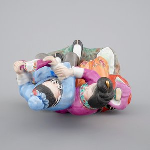 A Chinese porcelain model of an amorous couple, on wooden stand, 20th C. — photo 6