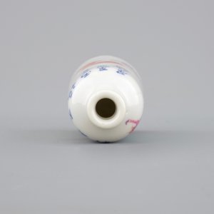A Chinese porcelain snuff bottle with bats along a vase, 19th C. — foto 5