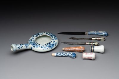 A Chinese porcelain spittoon, two walking stick knobs, five knife handles, Kangxi/Qianlong