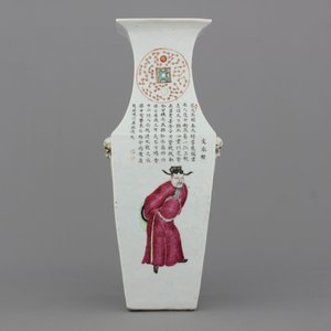 A Chinese porcelain square vase with actors and poems, Wu Shuang Pu, 19th C. — photo 1