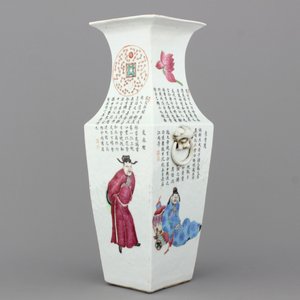 A Chinese porcelain square vase with actors and poems, Wu Shuang Pu, 19th C. — photo 2