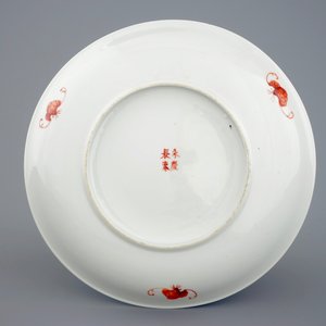 A Chinese porcelain turquoise ground Dayazhai style plate, 19/20th C. — photo 2